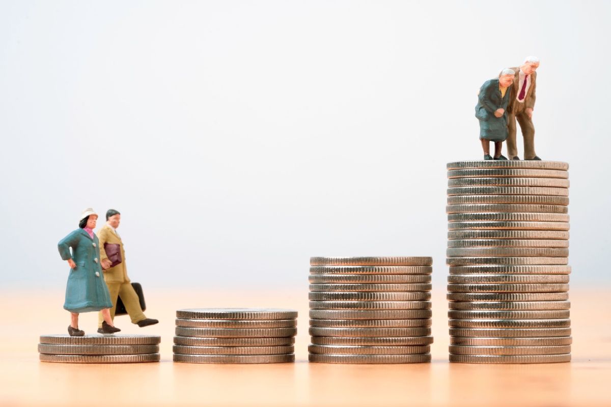 بیمه بازنشستگی 10 ساله همراه شما برای دوران پیری و کهنسالی