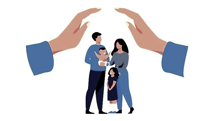 خانواده‌ای که از داشتن بیمه بازنشستگی 10 ساله کارآفرین خوشحال هستند