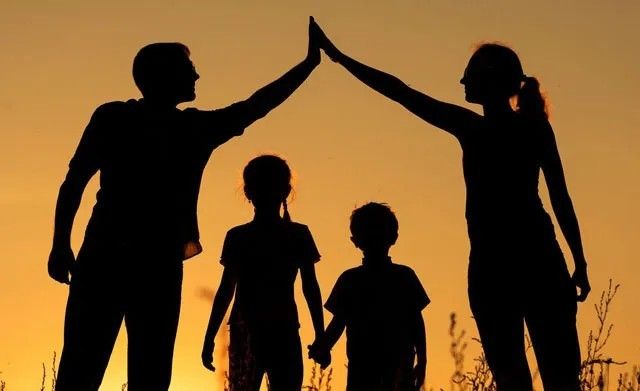 خانواده از داشتن بیمه بازنشستگی 5 ساله شوکا البرز بسیار خوشحال هستند و برای آینده خود سرمایه گذاری کردند